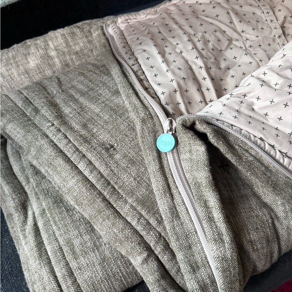 Reversible Textured Gray Quilted Home Bedding Blanket with Zip Detail
